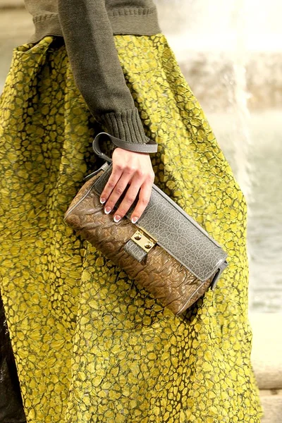 Look 80